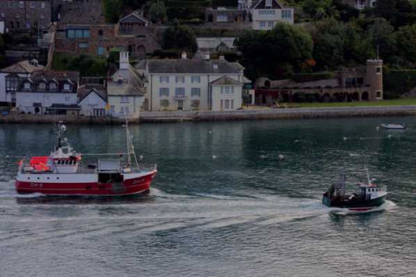 12 October 2022 - 08:54:10
Fishing boat William Henry II is 22m long and is 185 tonnes. Fishing boat Dee-J is 10m long. And not 185 tonnes
------------------
William Henry II & Dee-J depart Dartmouth